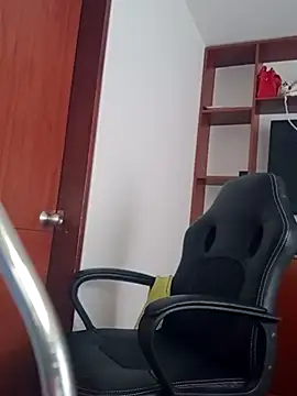 Snapshot of FREYJA- chatting on 09.28.25 FREYJA- online show from 09.28.25