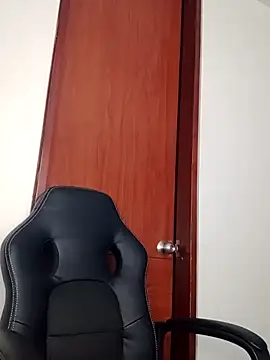 Snapshot of FREYJA- chatting on 10.18.25 FREYJA- online show from 10.18.25