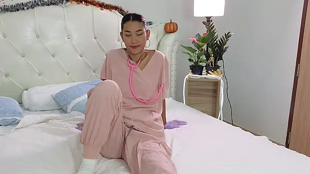 iwantbee online show from 10.31.25