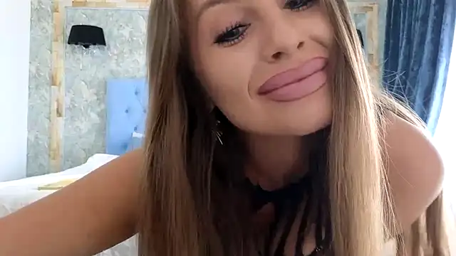 Snapshot of Blanca1 chatting on 10.01.25 Blanca1 online show from 10.01.25