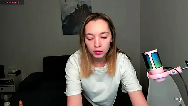 Snapshot of MiaThaine chatting on 12.05.24 MiaThaine online show from 12.05.24