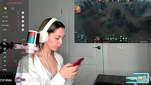 Snapshot of MiaThaine chatting on 03.01.25 MiaThaine online show from 03.01.25