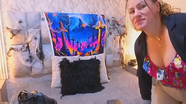 charlotte  G online show from 10.23.25