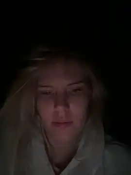 Snapshot of VoluptuousDreams chatting on 05.21.26 VoluptuousDreams online show from 05.21.26