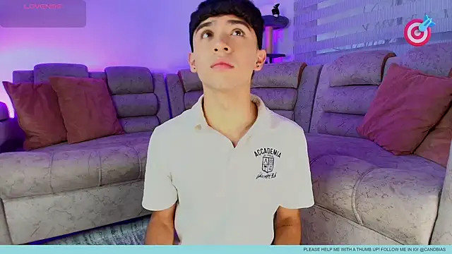 Snapshot of Niico_Cruz chatting on 10.26.25 Niico Cruz online show from 10.26.25