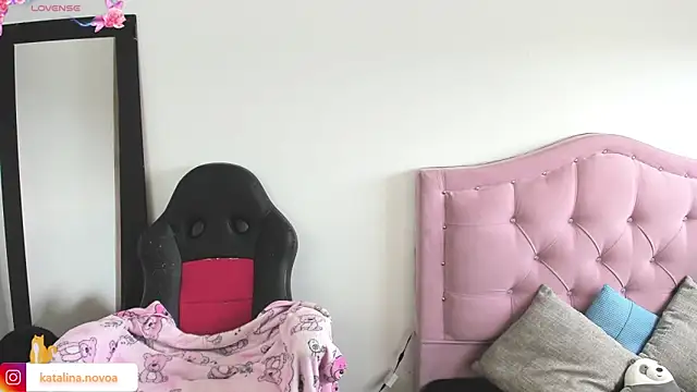 Katalina novoa online show from 01.29.25