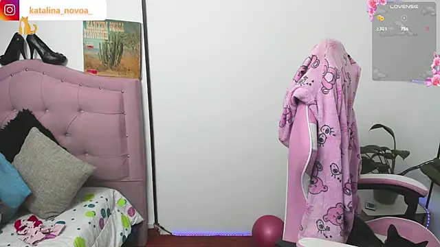 Katalina novoa online show from 05.20.26