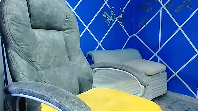 Snapshot of alexander_megan chatting on 02.18.25 alexander megan online show from 02.18.25