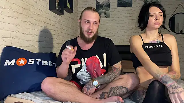 Snapshot of leesmoke chatting on 12.17.24 leesmoke online show from 12.17.24