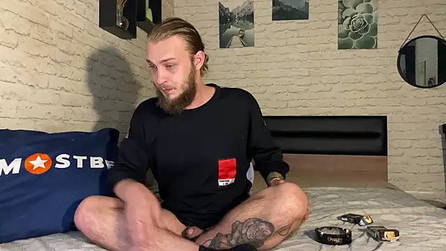 Snapshot of leesmoke chatting on 12.20.24 leesmoke online show from 12.20.24