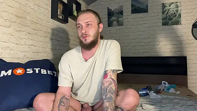 Snapshot of leesmoke chatting on 02.13.25 leesmoke online show from 02.13.25