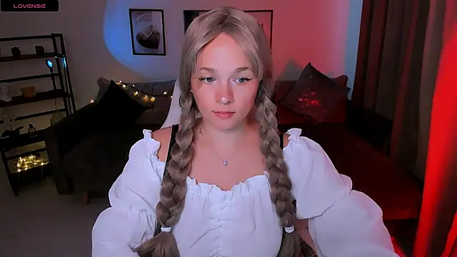 Snapshot of SherillBrill chatting on 09.28.25 SherillBrill online show from 09.28.25