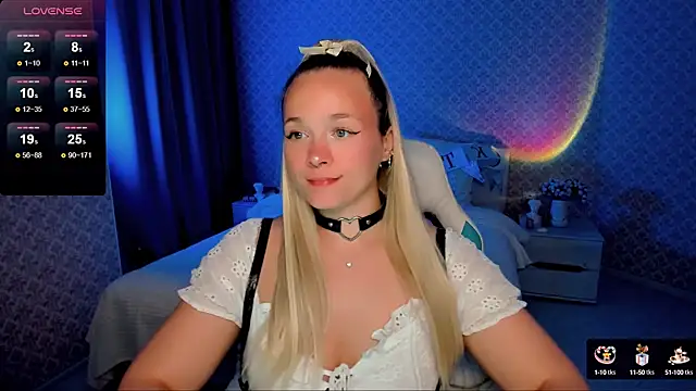 Snapshot of SherillBrill chatting on 10.03.25 SherillBrill online show from 10.03.25