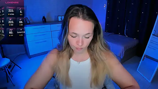 Snapshot of SherillBrill chatting on 10.08.25 SherillBrill online show from 10.08.25