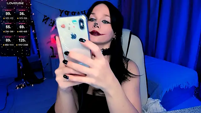 Snapshot of SherillBrill chatting on 10.23.25 SherillBrill online show from 10.23.25