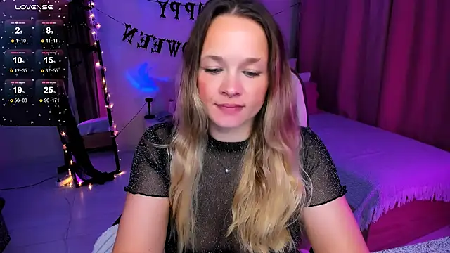 Snapshot of SherillBrill chatting on 10.25.25 SherillBrill online show from 10.25.25