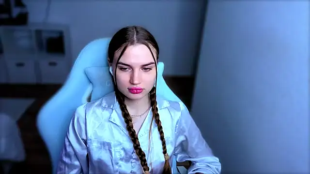 StellaLawless online show from 11.14.25