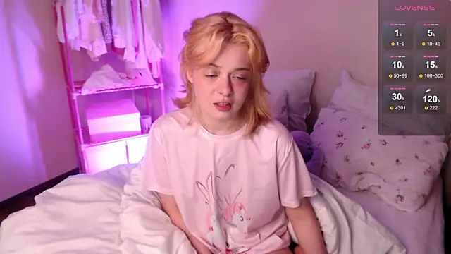 KatieMelone online show from 11.11.25