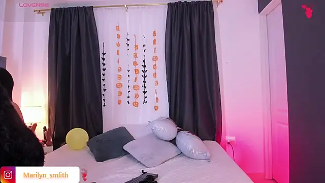 MarilynSmIith online show from 10.10.25