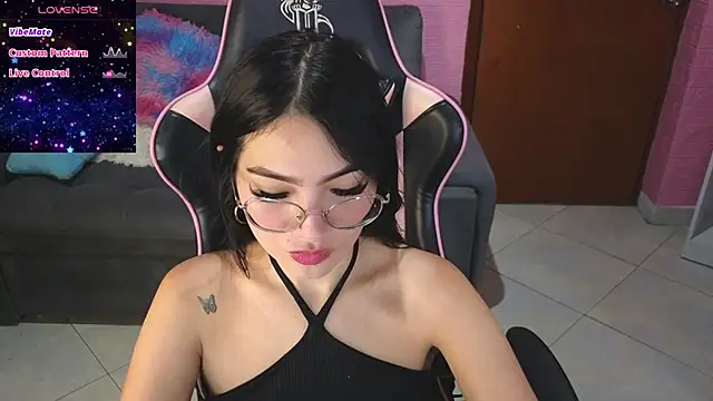 Snapshot of keity_moon chatting on 02.15.25 keity moon online show from 02.15.25