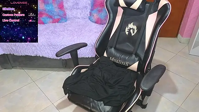 Snapshot of keity_moon chatting on 02.21.25 keity moon online show from 02.21.25