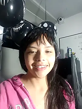 Snapshot of Bayla-hot chatting on 10.30.25 Bayla-hot online show from 10.30.25