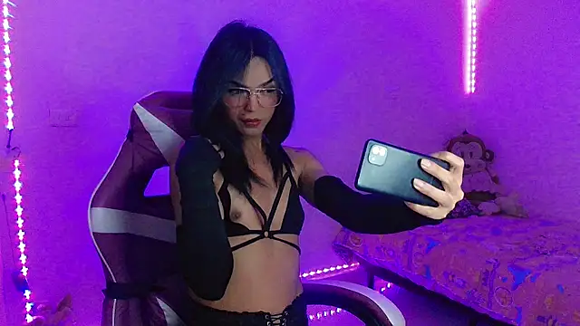 Ms-Zoehans online show from 11.21.25