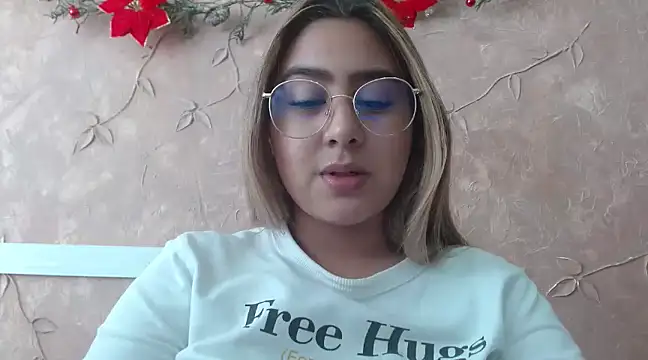 Snapshot of Miabonnett_ chatting on 12.18.24 Miabonnett online show from 12.18.24
