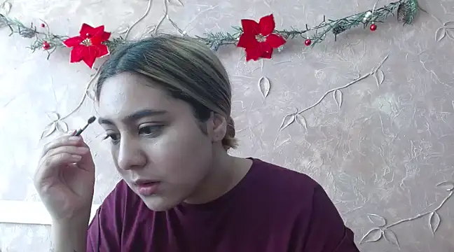Snapshot of Miabonnett_ chatting on 12.19.24 Miabonnett online show from 12.19.24