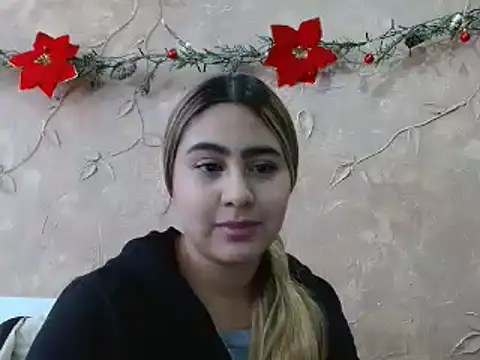 Snapshot of Miabonnett_ chatting on 12.23.24 Miabonnett online show from 12.23.24