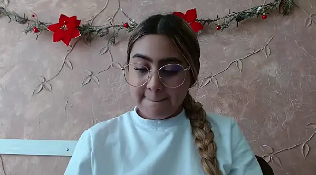Snapshot of Miabonnett_ chatting on 12.26.24 Miabonnett online show from 12.26.24