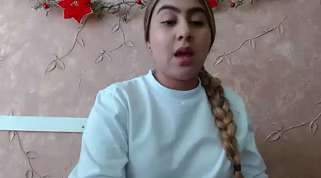 Snapshot of Miabonnett_ chatting on 12.26.24 Miabonnett online show from 12.26.24