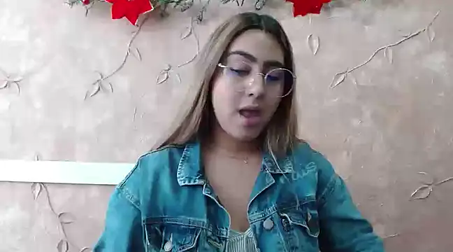 Snapshot of Miabonnett_ chatting on 12.27.24 Miabonnett online show from 12.27.24