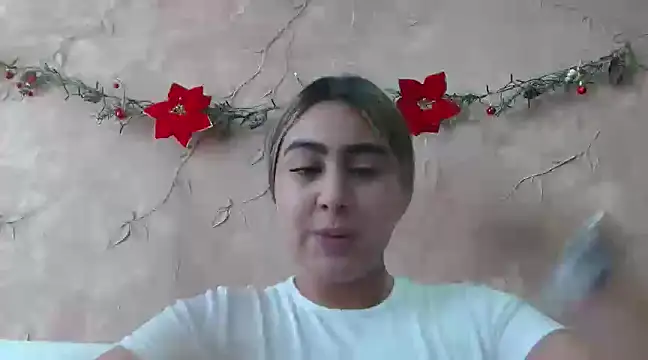 Snapshot of Miabonnett_ chatting on 12.28.24 Miabonnett online show from 12.28.24