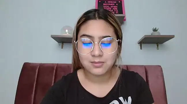 Snapshot of Miabonnett_ chatting on 12.29.24 Miabonnett online show from 12.29.24