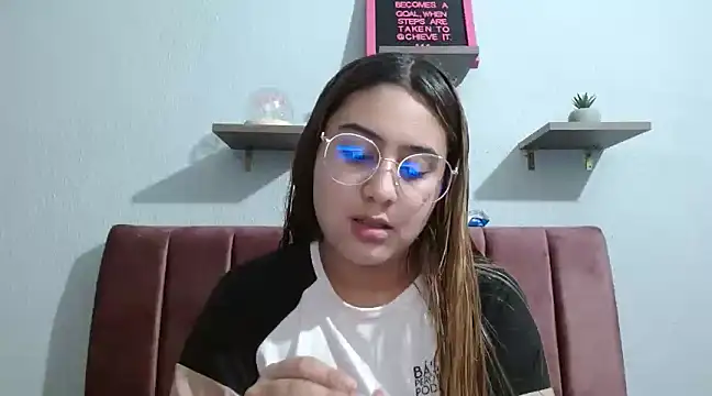 Snapshot of Miabonnett_ chatting on 12.30.24 Miabonnett online show from 12.30.24