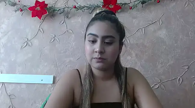Snapshot of Miabonnett_ chatting on 12.31.24 Miabonnett online show from 12.31.24