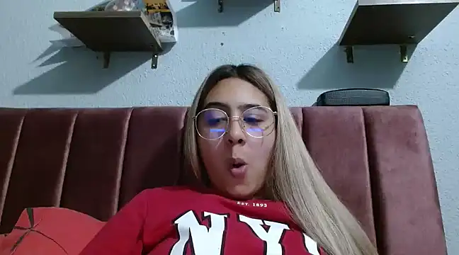 Snapshot of Miabonnett_ chatting on 01.10.25 Miabonnett online show from 01.10.25