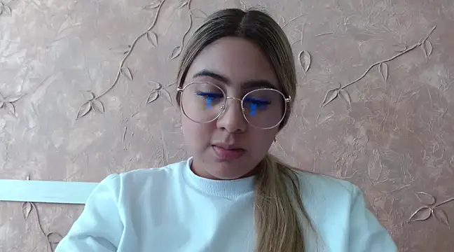Snapshot of Miabonnett_ chatting on 01.15.25 Miabonnett online show from 01.15.25