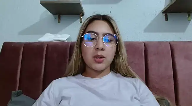 Snapshot of Miabonnett_ chatting on 01.15.25 Miabonnett online show from 01.15.25