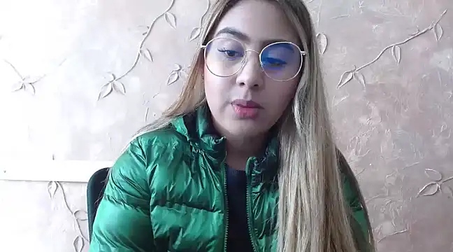 Snapshot of Miabonnett_ chatting on 01.16.25 Miabonnett online show from 01.16.25