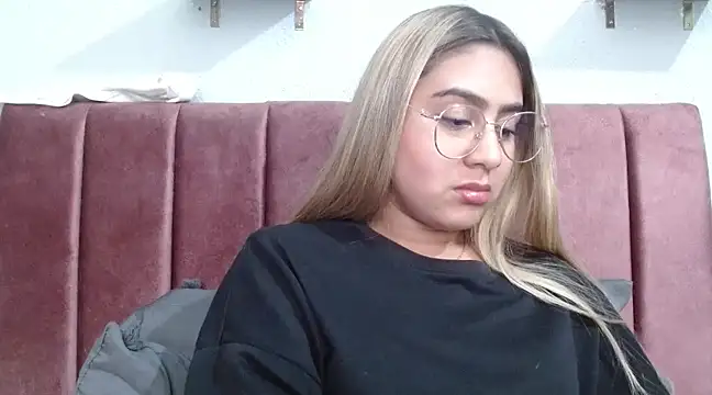 Snapshot of Miabonnett_ chatting on 01.16.25 Miabonnett online show from 01.16.25