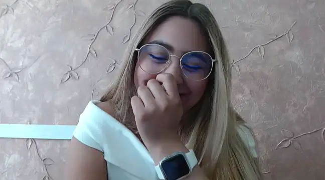 Snapshot of Miabonnett_ chatting on 01.18.25 Miabonnett online show from 01.18.25