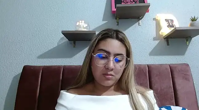 Snapshot of Miabonnett_ chatting on 01.18.25 Miabonnett online show from 01.18.25
