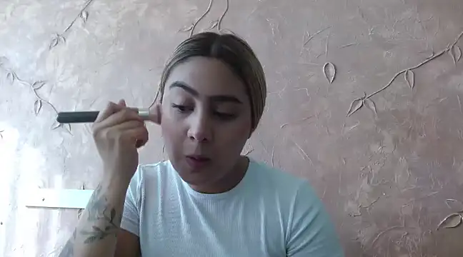 Snapshot of Miabonnett_ chatting on 01.19.25 Miabonnett online show from 01.19.25