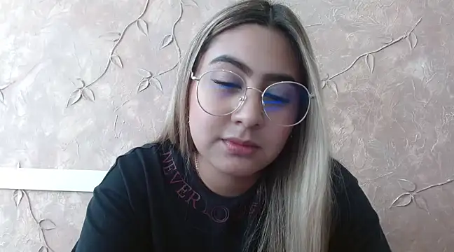 Snapshot of Miabonnett_ chatting on 01.27.25 Miabonnett online show from 01.27.25