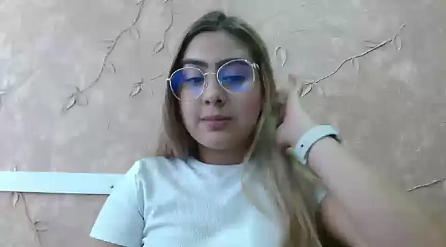 Snapshot of Miabonnett_ chatting on 01.31.25 Miabonnett online show from 01.31.25