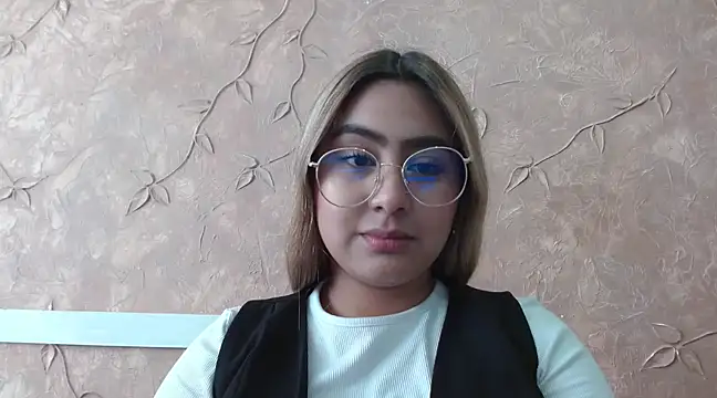 Snapshot of Miabonnett_ chatting on 02.04.25 Miabonnett online show from 02.04.25
