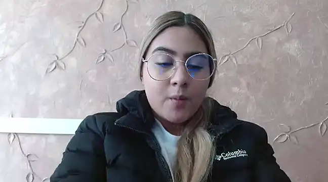 Snapshot of Miabonnett_ chatting on 02.09.25 Miabonnett online show from 02.09.25