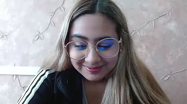 Snapshot of Miabonnett_ chatting on 02.10.25 Miabonnett online show from 02.10.25